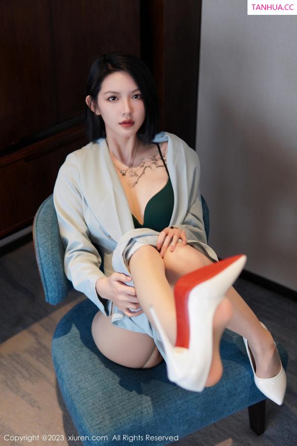   [XiuRen]高清写真图 2023.06.09 No.6885 乔一一 丝袜美腿第42张图片